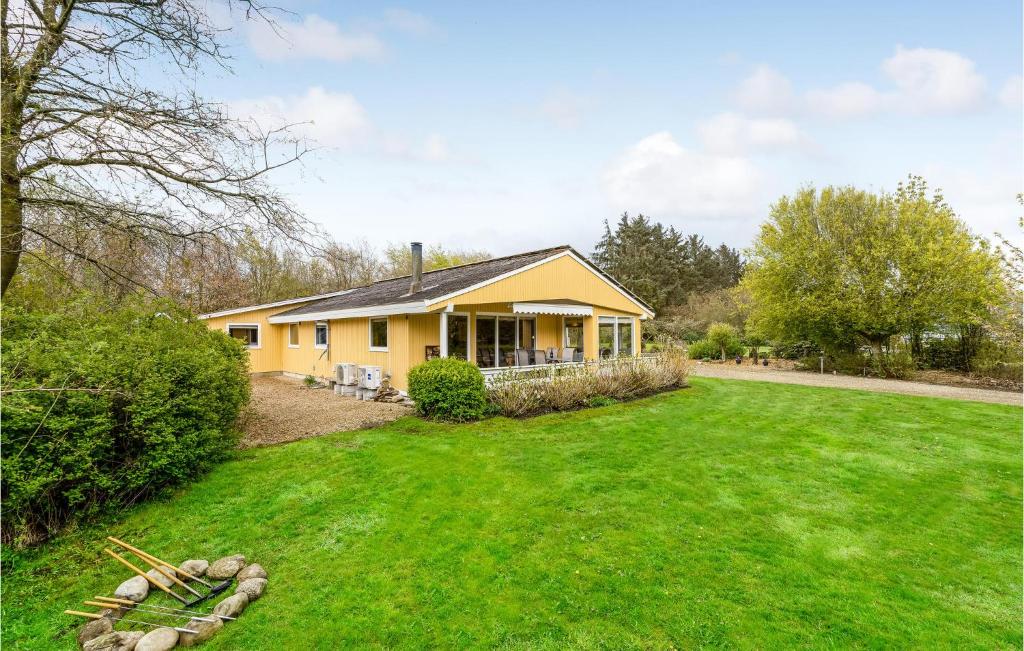 Stunning Home In Spttrup With 4 Bedrooms And Wifi