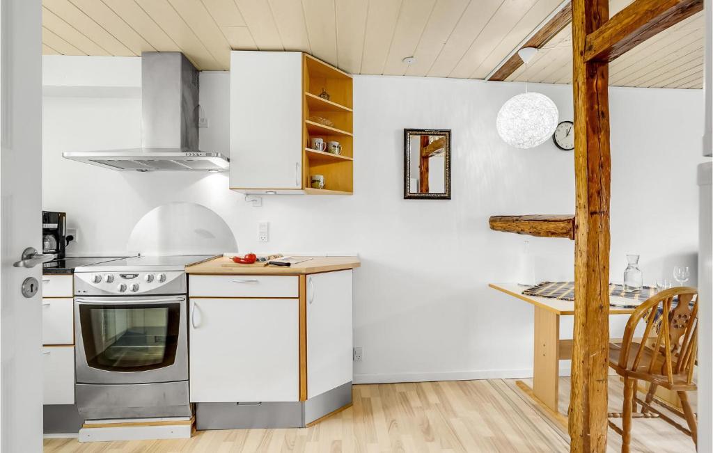 Nice Apartment In Bandholm With Wifi photo 4