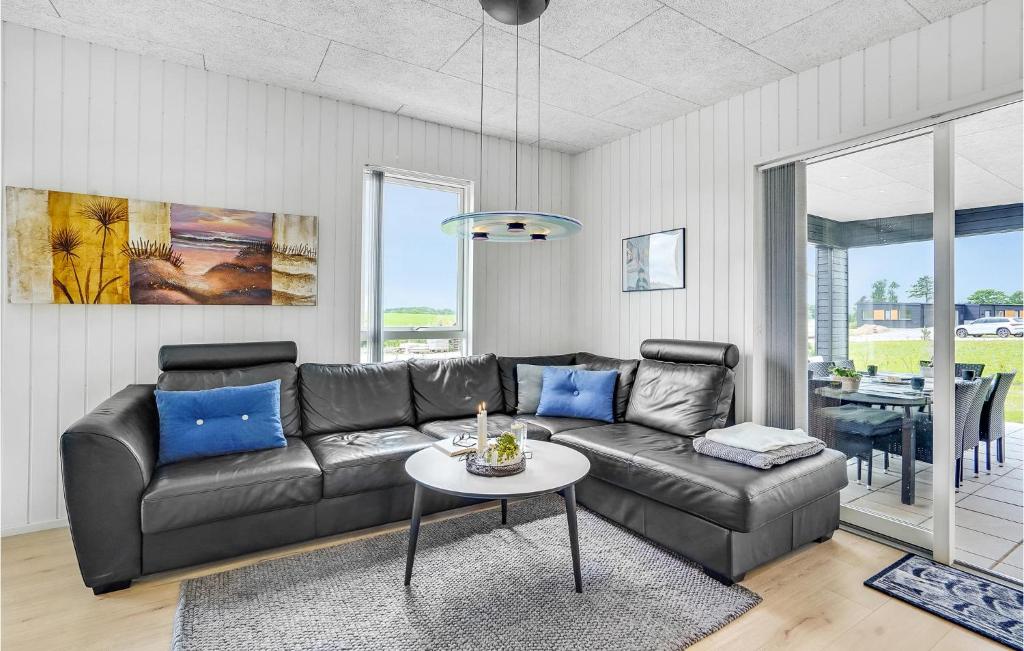 Nice Home In Lgstrup With 4 Bedrooms And Wifi photo 2