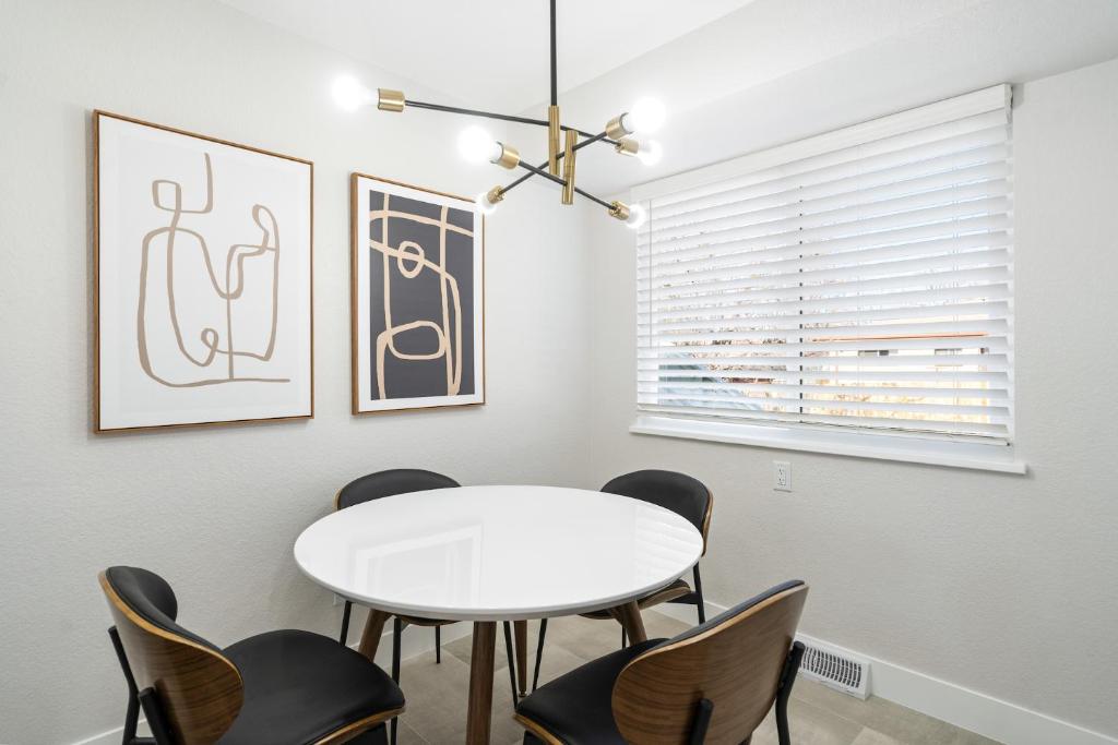 @ Marbella - Spacious and Modern Home in Arvada photo 3