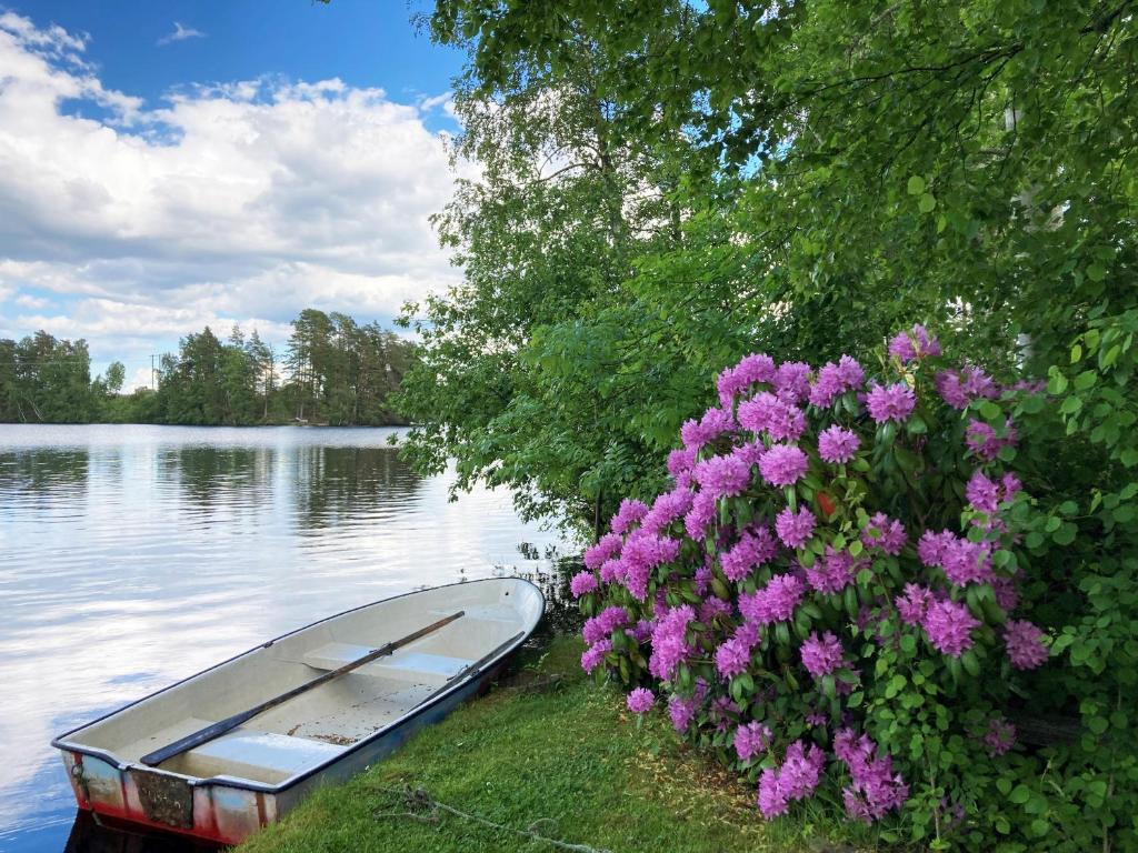 Lovely cottage in Bankeryd with a panoramic view of the lake photo 2