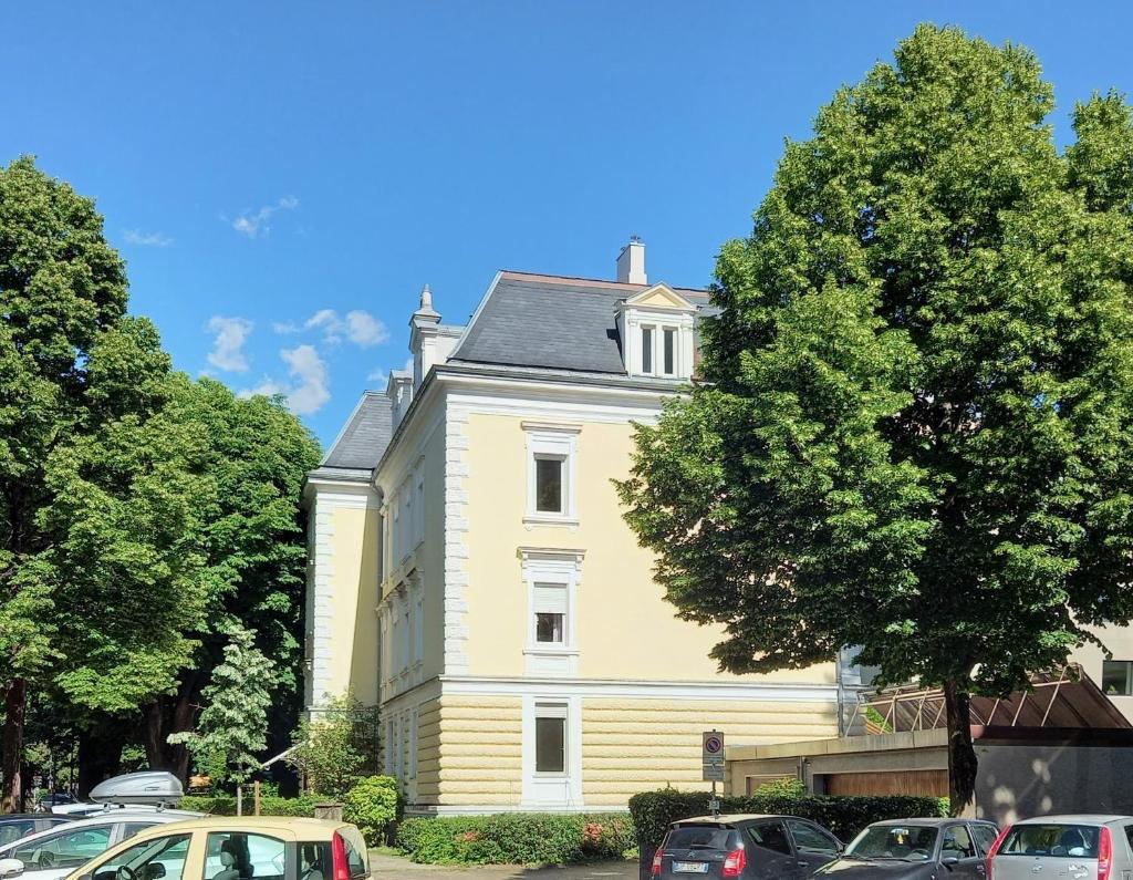 5-Zimmer-Appartement in historischer Privatvilla, Meran Zentrum, Kostenloser Parkplatz photo 2