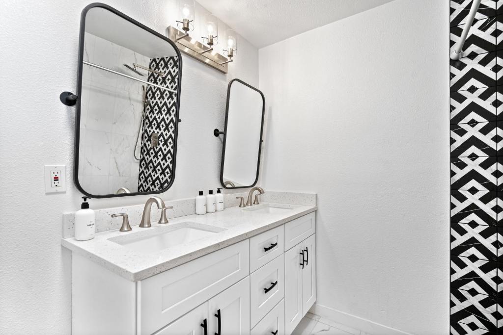 @ Marbella Lane - Neat and Modern Home in Arvada photo 3