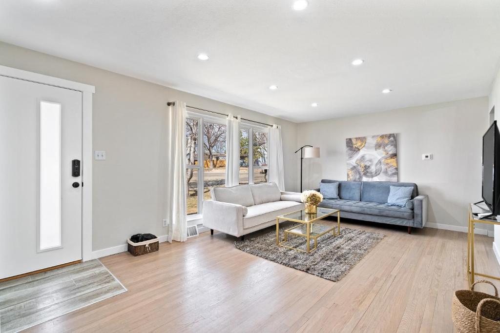 @ Marbella Lane - Neat and Modern Home in Arvada photo 1