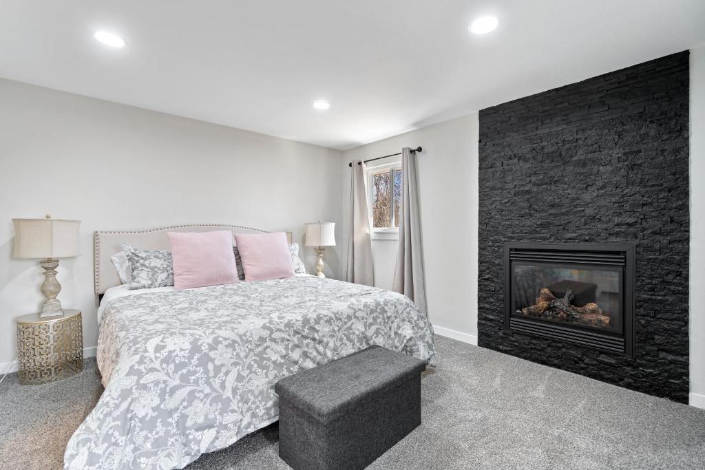 @ Marbella Lane - Neat and Modern Home in Arvada photo 4