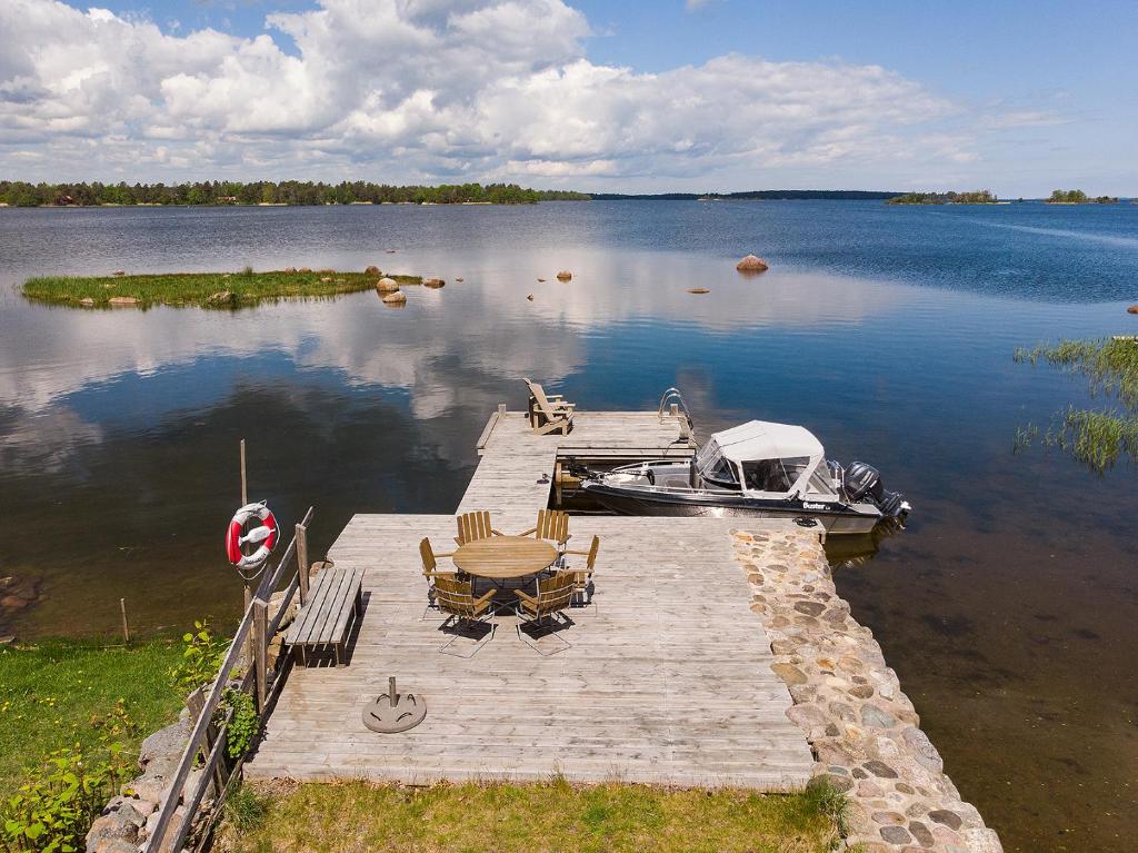 Architect-designed cottage in Drag with a panoramic view of Dragsviken photo 1