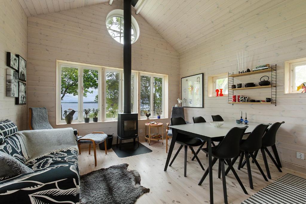 Architect-designed cottage in Drag with a panoramic view of Dragsviken photo 2