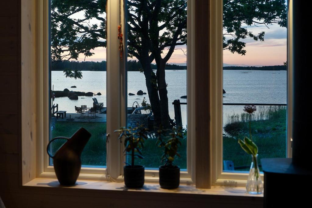 Architect-designed cottage in Drag with a panoramic view of Dragsviken photo 3