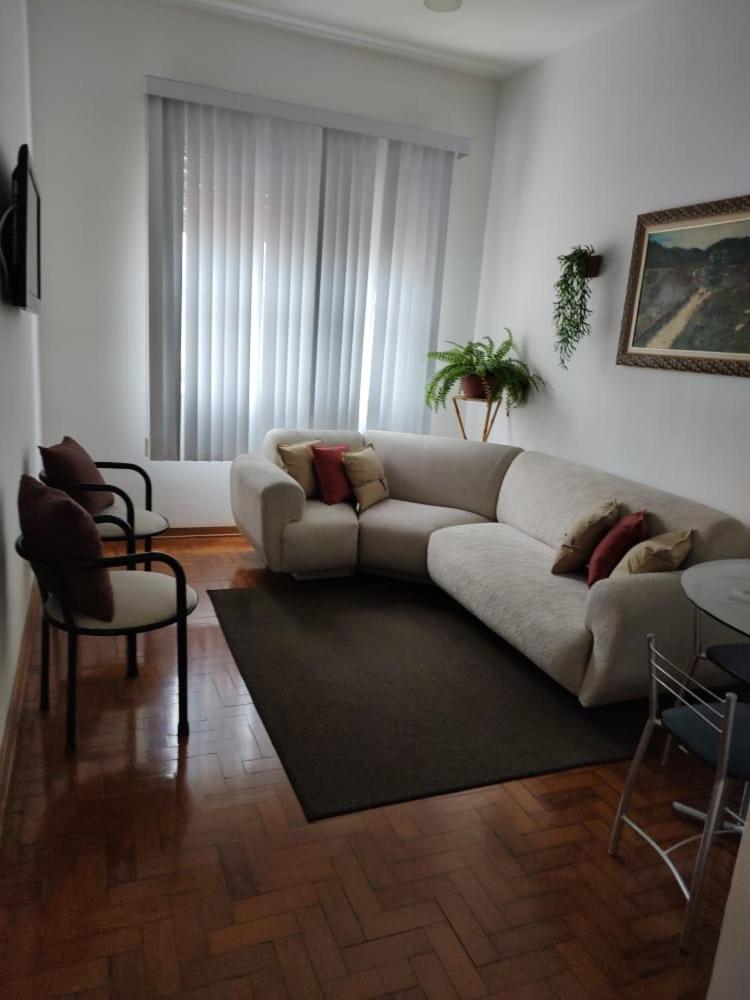 Apartamento 2 dormitórios, wifi, ponta da praia, predio em frente ao mar - Santos
