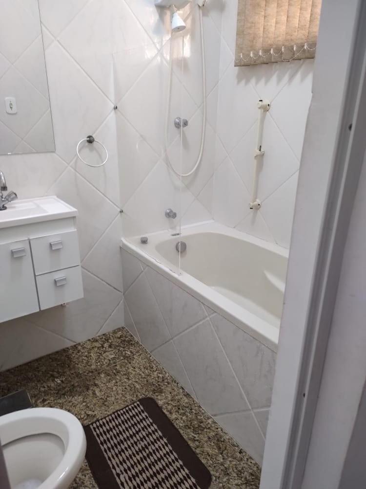 Apartamento 2 dormitórios, wifi, ponta da praia, predio em frente ao mar - Santos photo 1