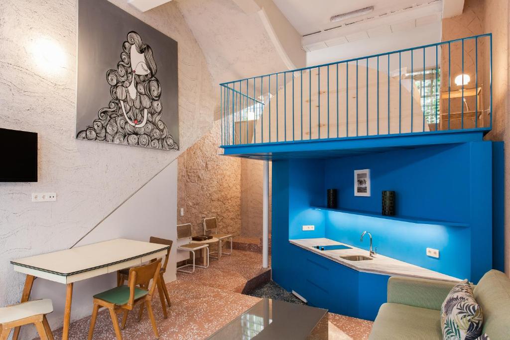 Architect designed studio with green rooftop! EP7L - Tap to explore photos