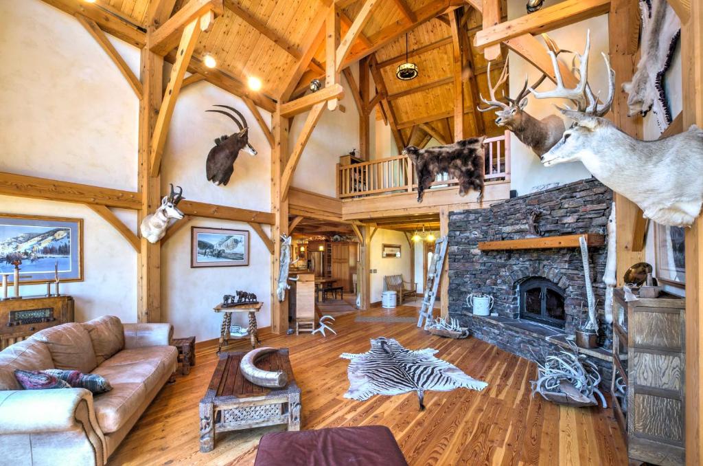 Stunning Silesia Home, Horse Boarding and River View photo 3