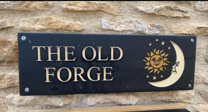 Folly Cottage & The Old Forge - Tap to explore photos
