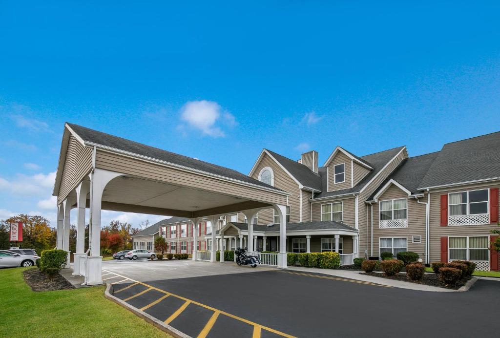 Red Roof Inn & Suites Knoxville East photo 3
