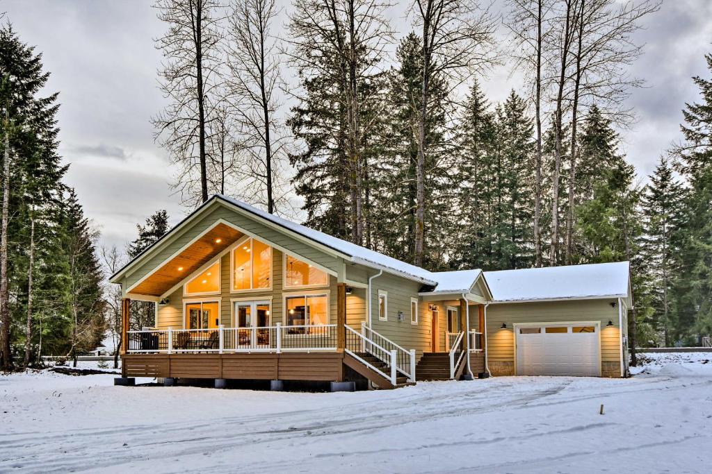 Family-Friendly Packwood Retreat with Deck! photo 2