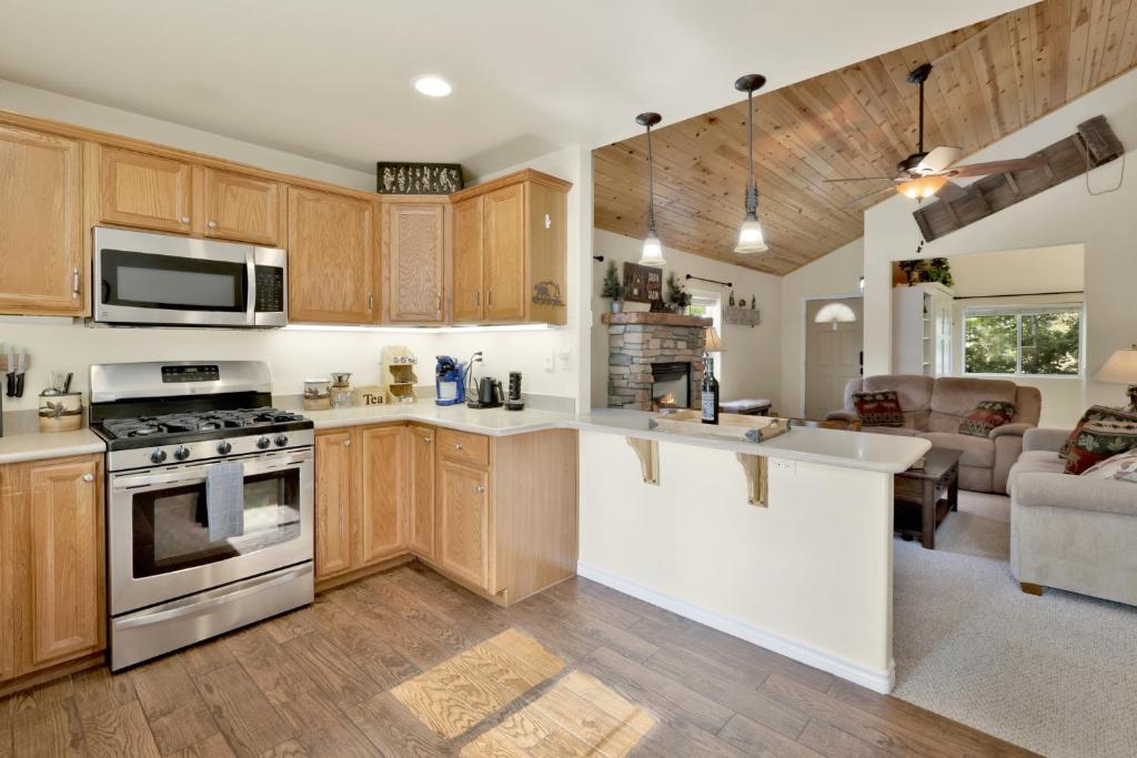 2171-The Sugar Chalet home photo 4