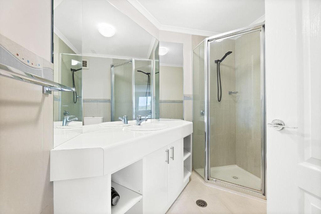 Boardwalk unit 11 photo 3