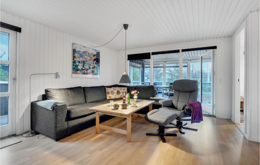 Stunning Home In Pandrup With 3 Bedrooms And Wifi photo 2