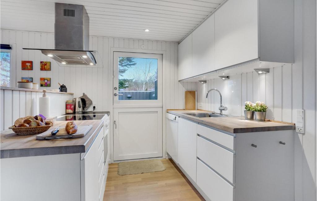 Stunning Home In Pandrup With 3 Bedrooms And Wifi photo 4
