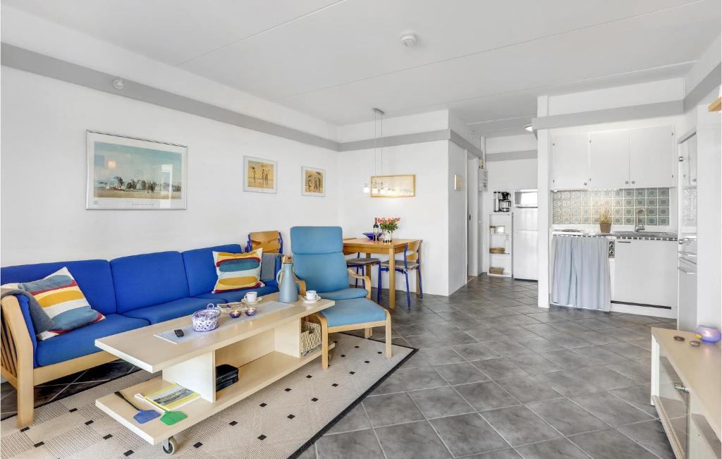 Awesome Apartment In Aakirkeby With 2 Bedrooms, Outdoor Swimming Pool And Heated Swimming Pool photo 3