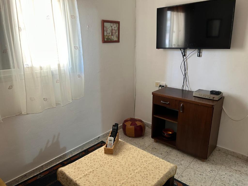 הבית בגן photo 1