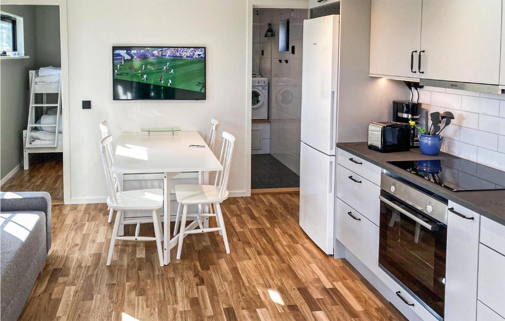 Awesome Home In Varberg With Wifi And 1 Bedrooms photo 3
