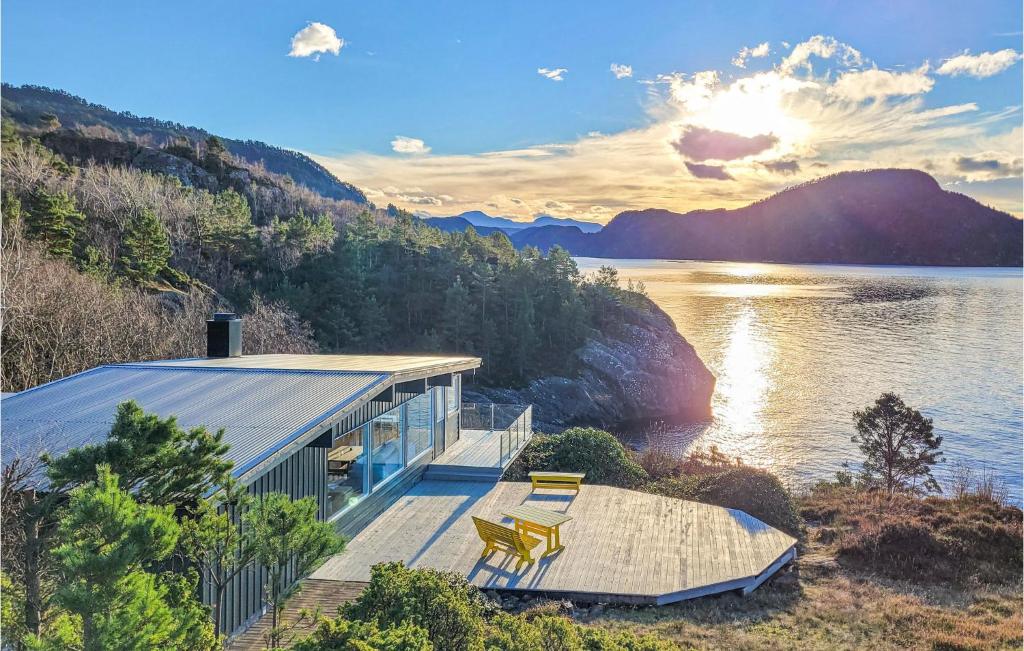 Stunning Home In Nordtveitgrend With 4 Bedrooms And Wifi