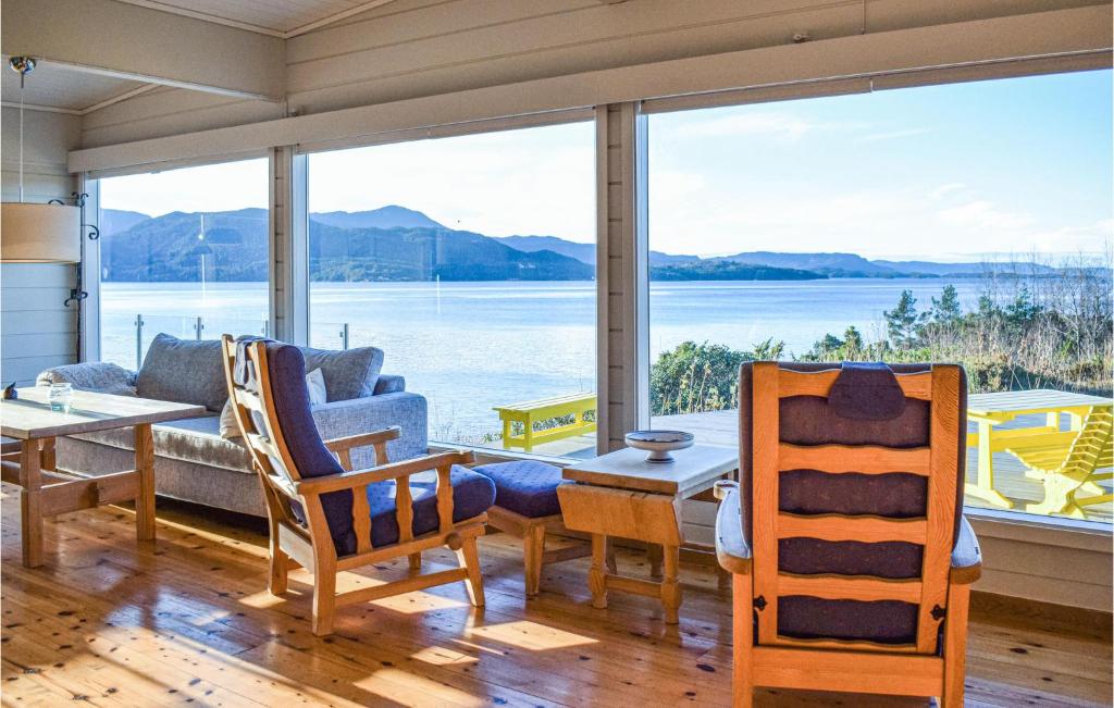 Stunning Home In Nordtveitgrend With 4 Bedrooms And Wifi photo 2