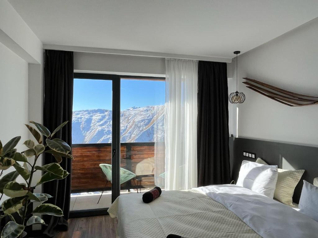 Luxury hotel room with amazing views photo 2