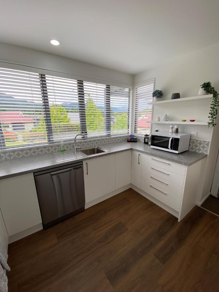 *** LAKE VILLA 467 *** photo 2