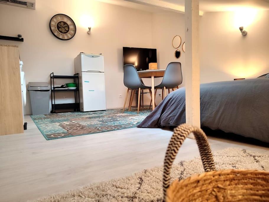 Leopold Room 30m2 Hyper centre, Netflix & Wi-fi photo 3