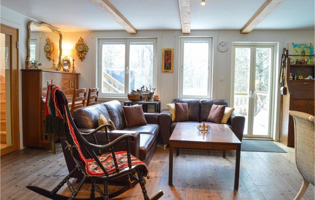 Beautiful Home In Strngns With 5 Bedrooms And Sauna photo 3