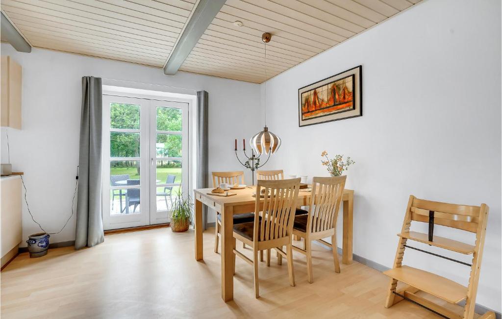 Nice Home In Bandholm With 3 Bedrooms And Wifi photo 4
