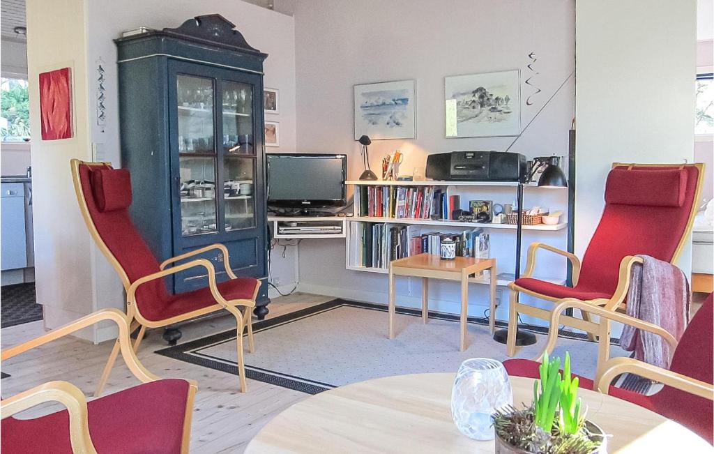 Amazing Home In Aakirkeby With 2 Bedrooms And Wifi photo 4