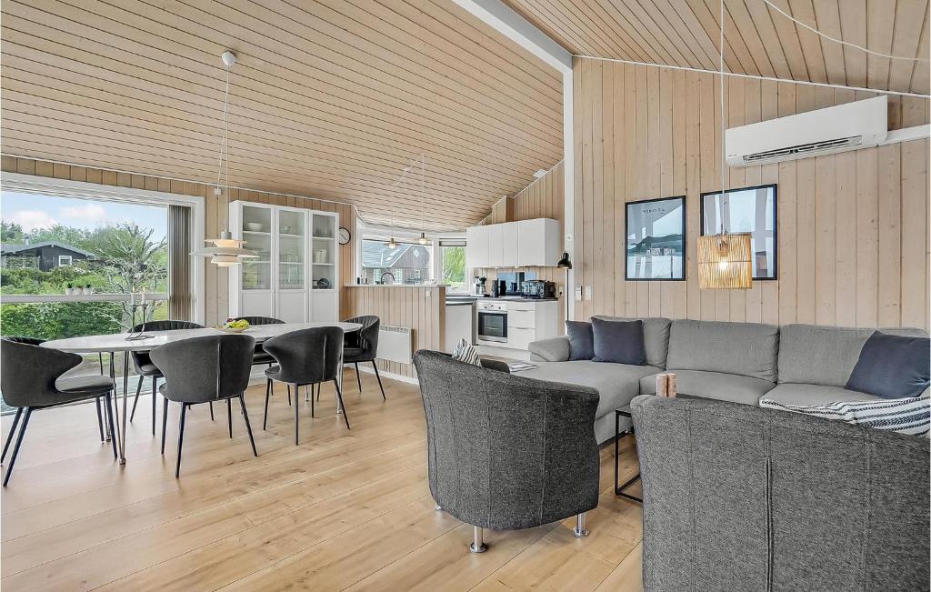 Beautiful Home In Lgstrup With 3 Bedrooms And Wifi photo 3