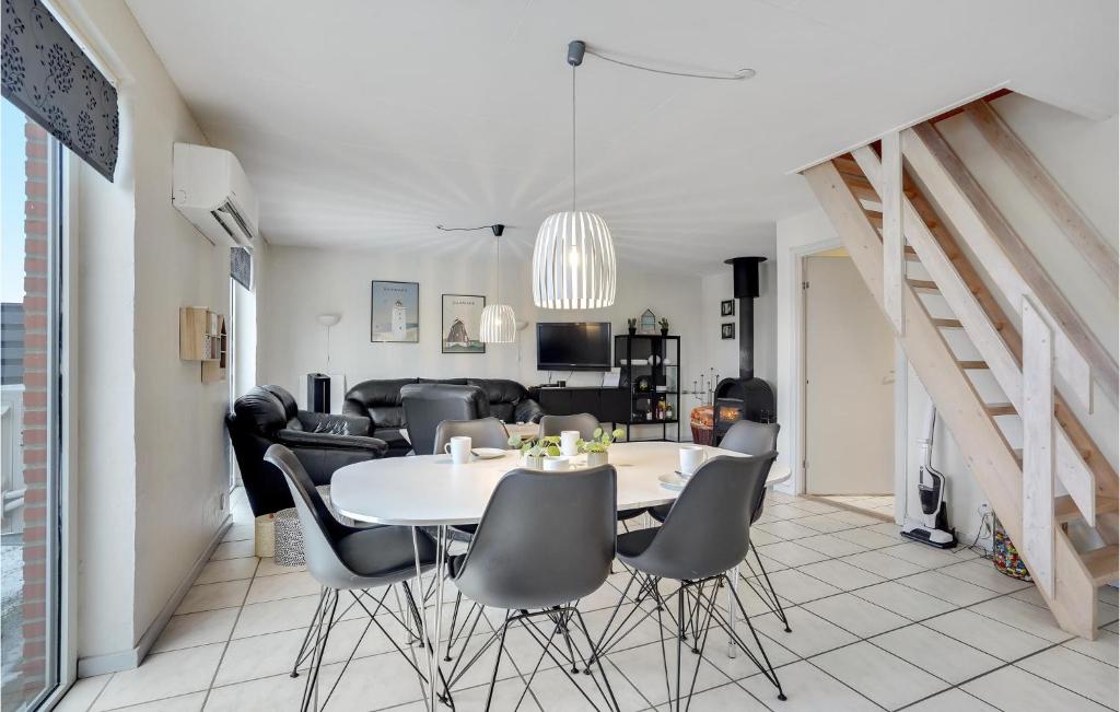 Amazing Home In Hvide Sande With 2 Bedrooms, Sauna And Wifi photo 1