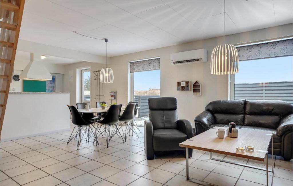 Amazing Home In Hvide Sande With 2 Bedrooms, Sauna And Wifi photo 2