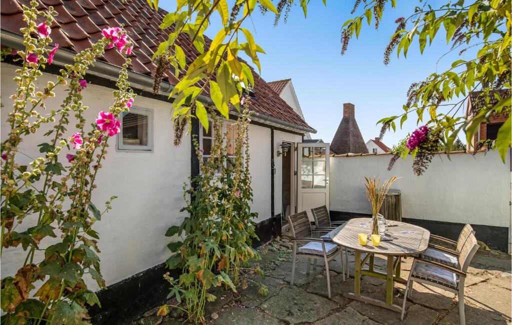 Nice Home In Svaneke With 1 Bedrooms And Wifi photo 3