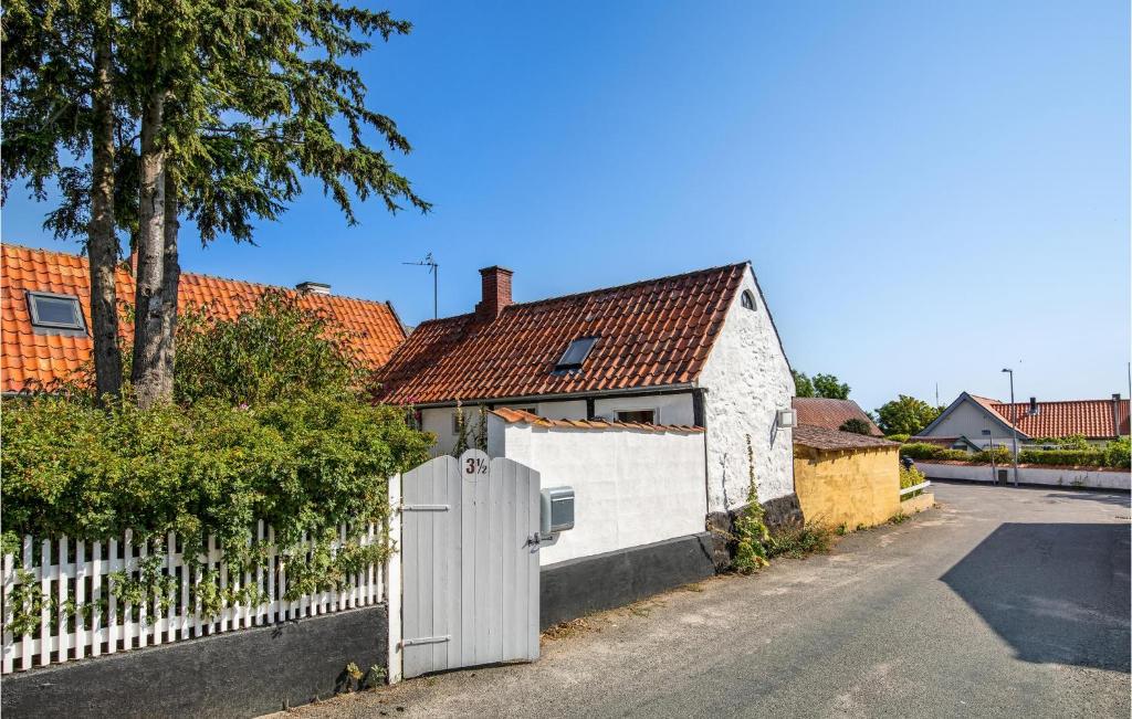 Nice Home In Svaneke With 1 Bedrooms And Wifi photo 4