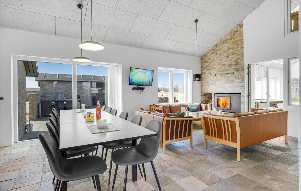 Stunning Home In Tarm With 5 Bedrooms, Sauna And Wifi photo 3