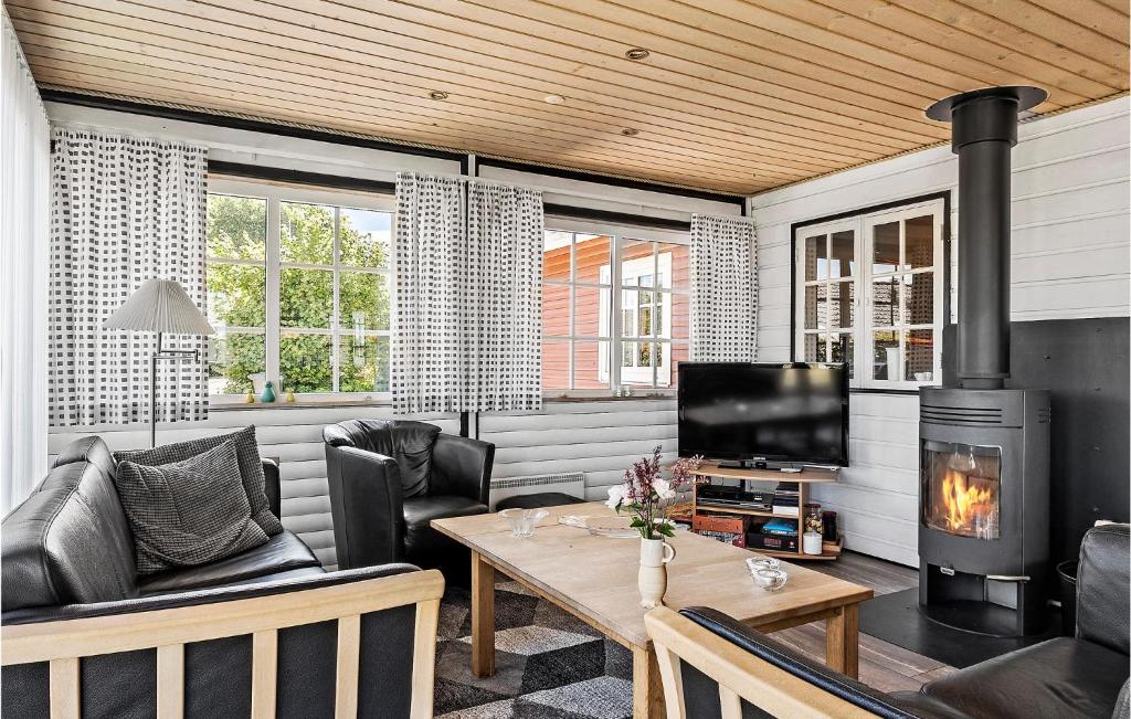 Nice Home In Fredericia With 8 Bedrooms And Wifi photo 3