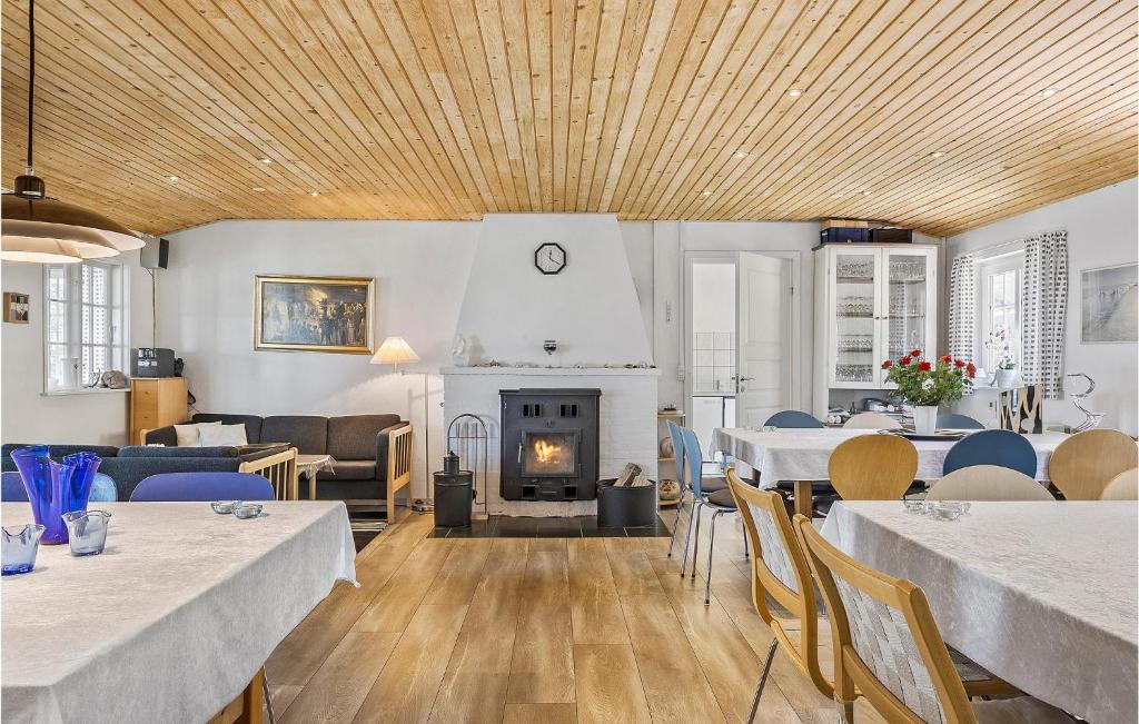 Nice Home In Fredericia With 8 Bedrooms And Wifi photo 4