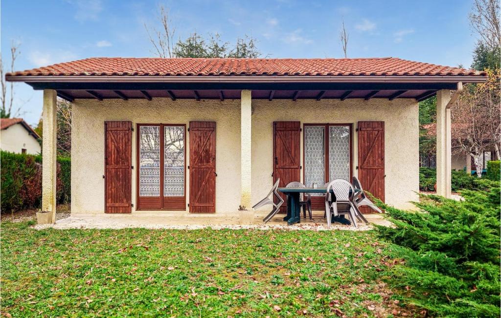 Beautiful Home In Sarrecave With Outdoor Swimming Pool And 2 Bedrooms