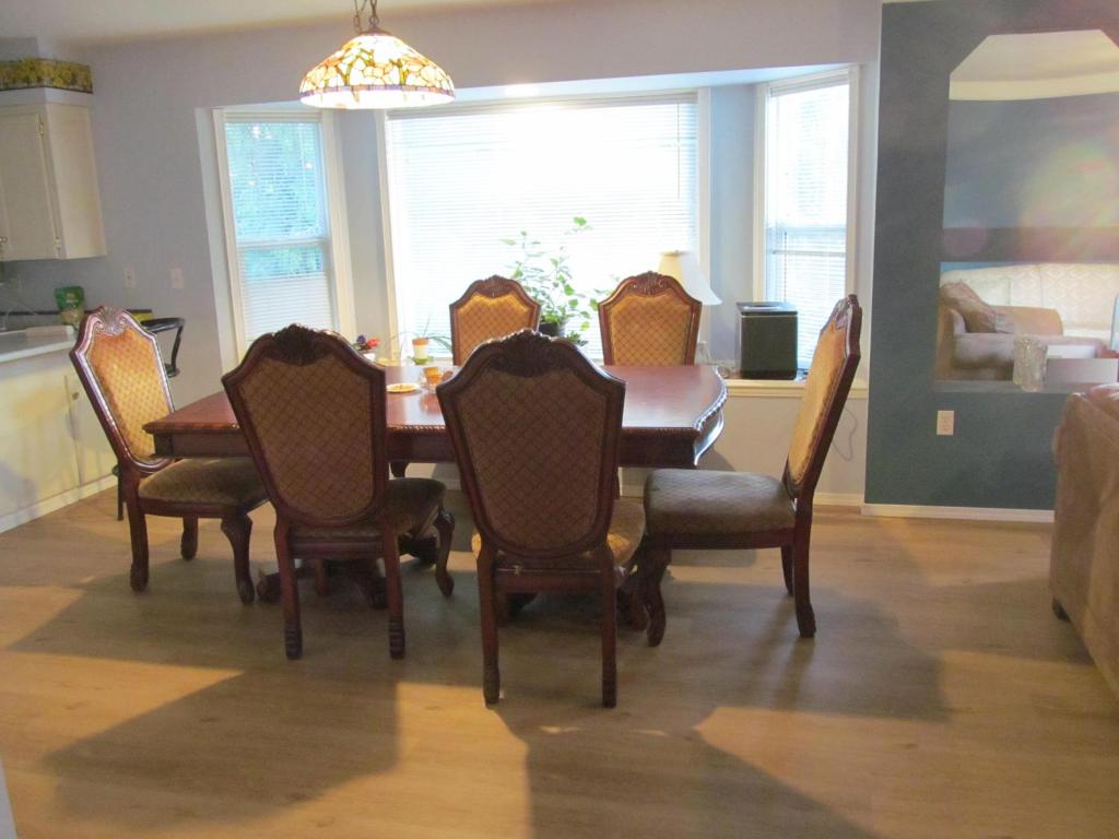 3 Bedrooms 4 Queen Beds Upstairs - Bed & Breakfast - 8 people welcome photo 3
