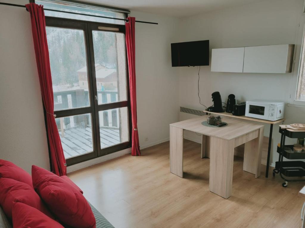 Jolies Appartement 6 couchages a praloup 1600 avec balcons