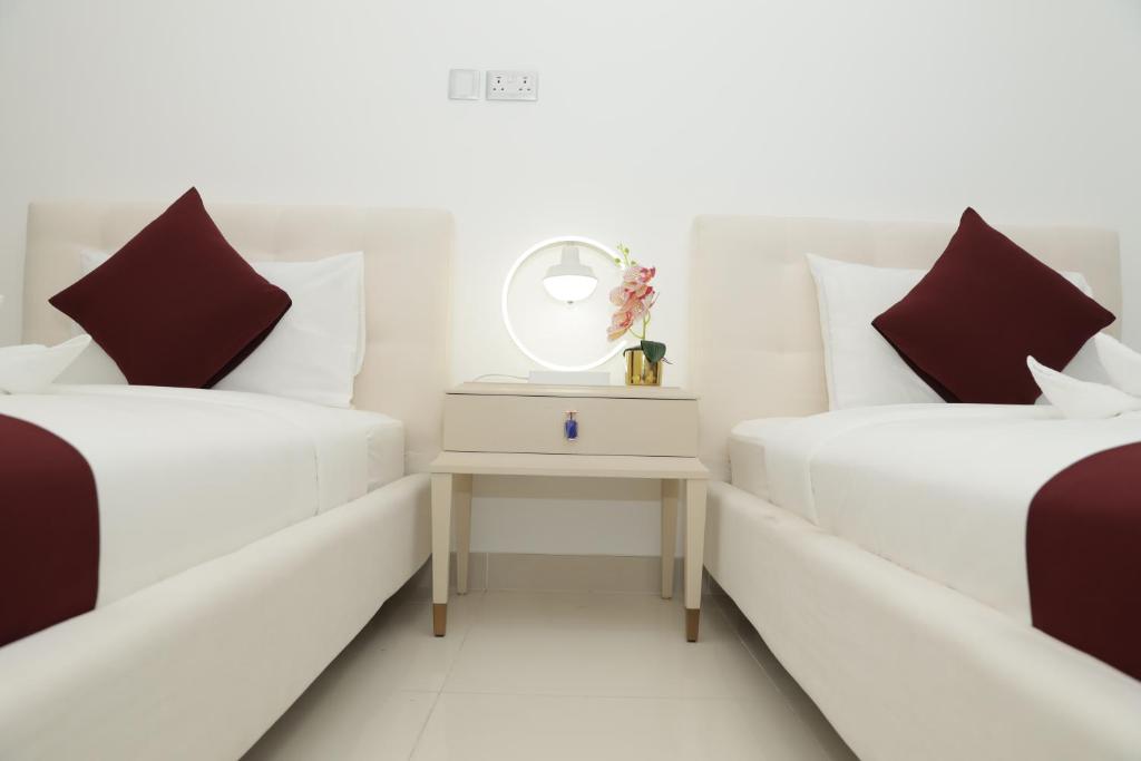 Empire Apartments photo 3