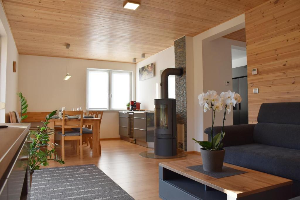 Holiday Home Znojmo w/ Wellness & Wine photo 4