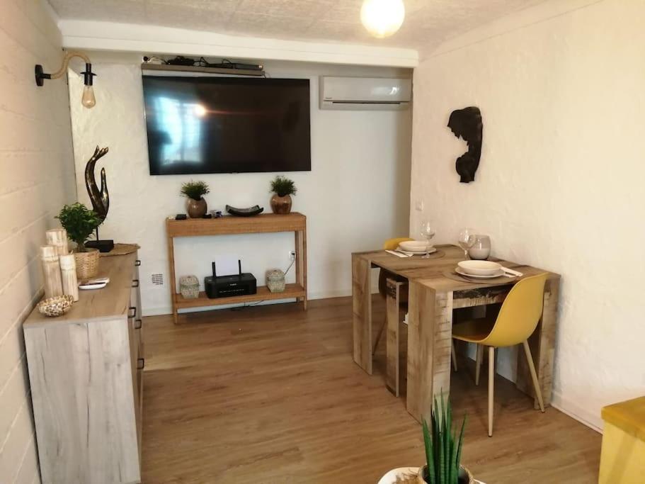 appartement cosy situé à 2mn de la plage à pied climatise photo 2
