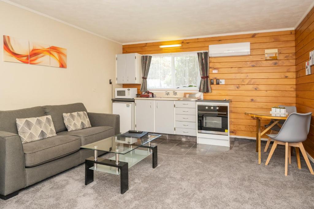 Tudor Park Motel photo 1