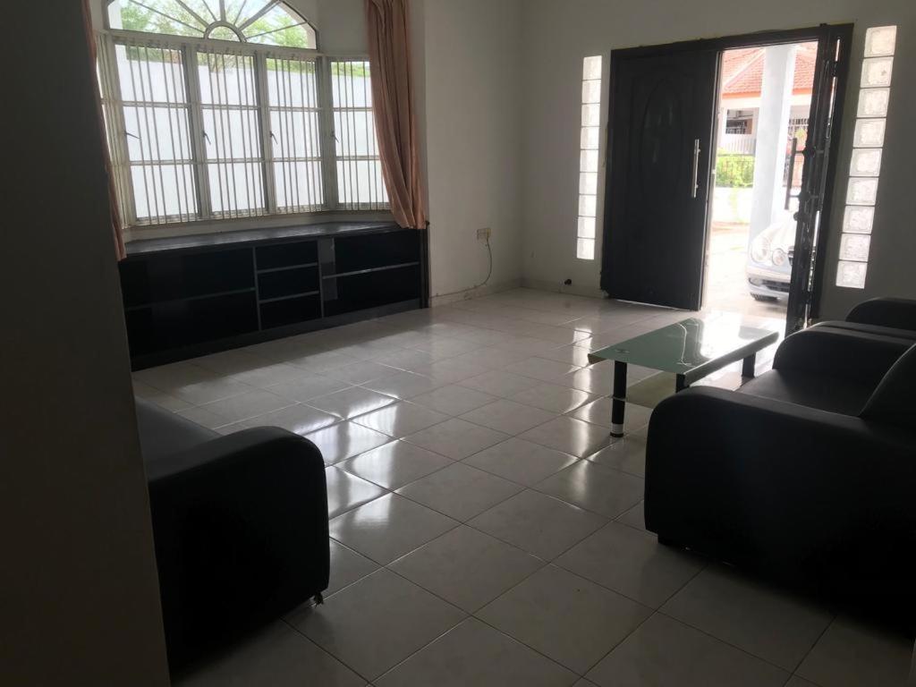66 Semi-D Homestay photo 4